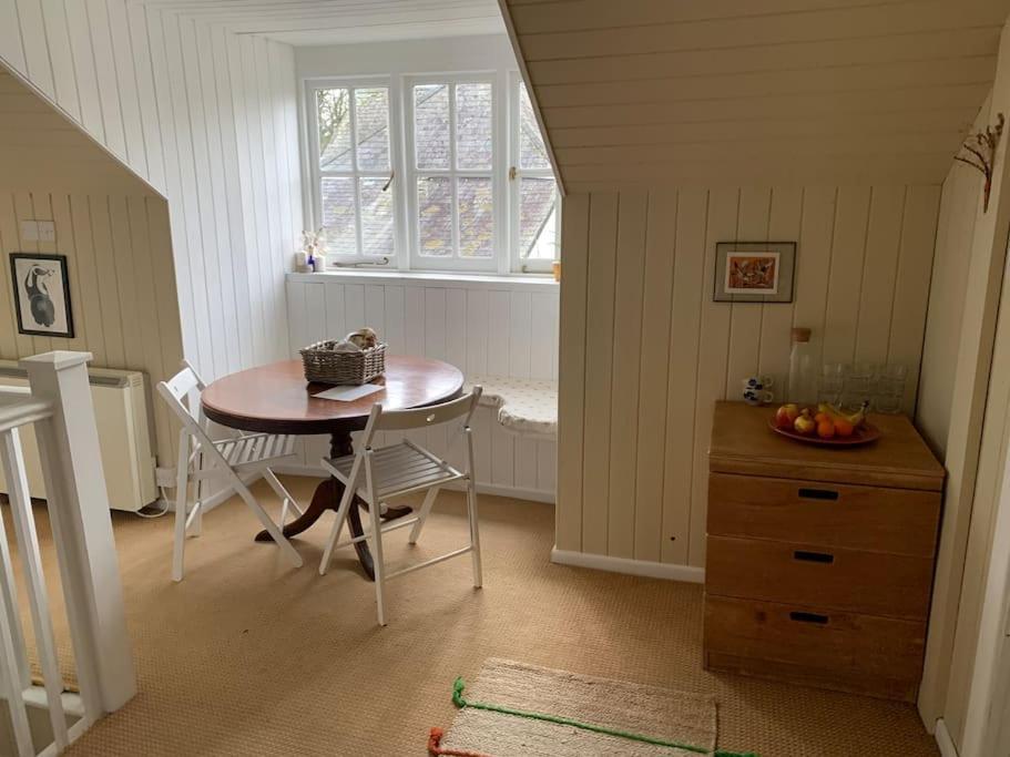 Trinity Annexe An Adorable First Floor Light And Lofty Space Within An Aonb Godmanstone Eksteriør billede